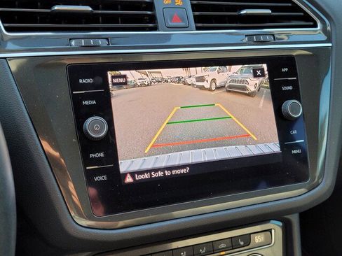 Used 2019 Volkswagen Tiguan SE image 19