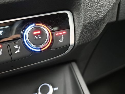 Used 2025 Audi Q3 2.0T Premium image 25