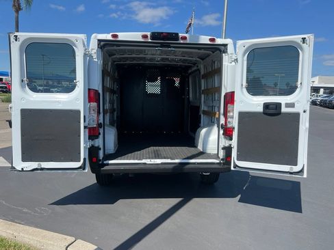 Used 2025 RAM ProMaster 2500 w/ U-Haul Equipment Group FWD image 27