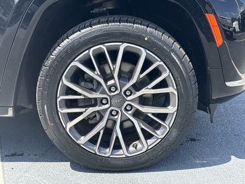 Used 2023 Jeep Grand Cherokee L Summit image 12