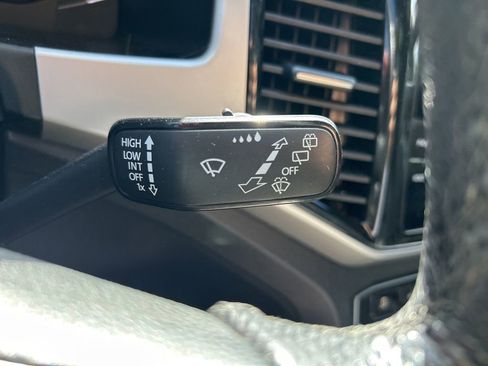 Used 2022 Volkswagen Atlas Cross Sport SEL R-Line image 24