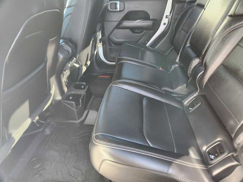 Used 2020 Jeep Gladiator Overland image 9