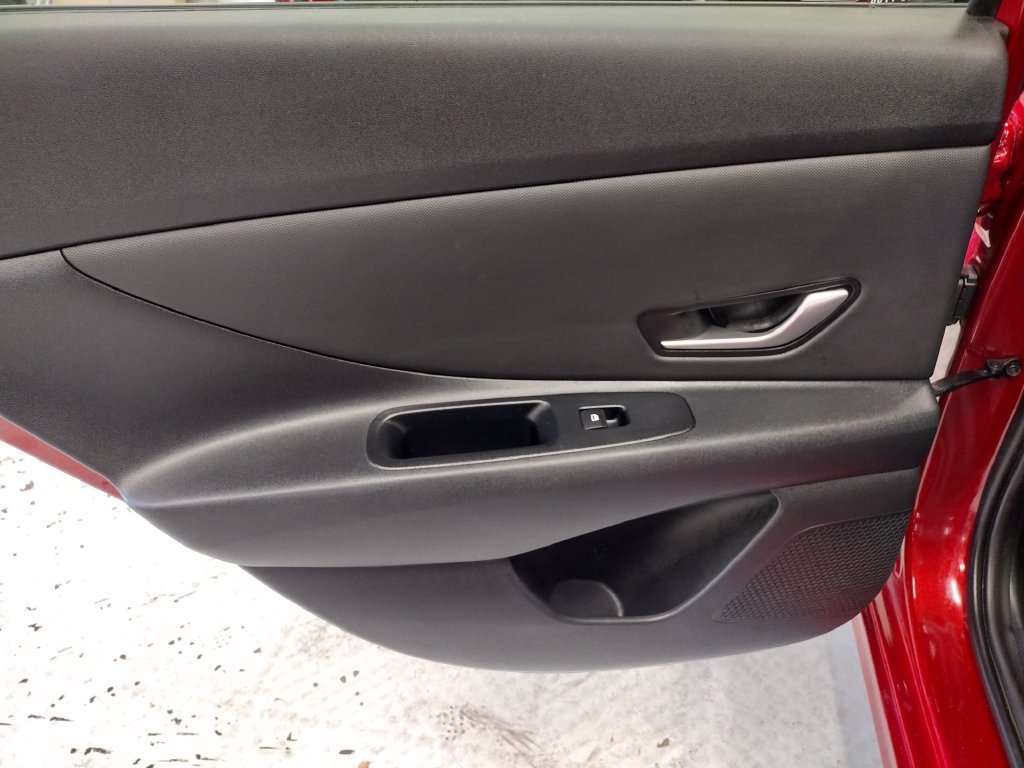Certified 2024 Hyundai Elantra Limited FWD image 25