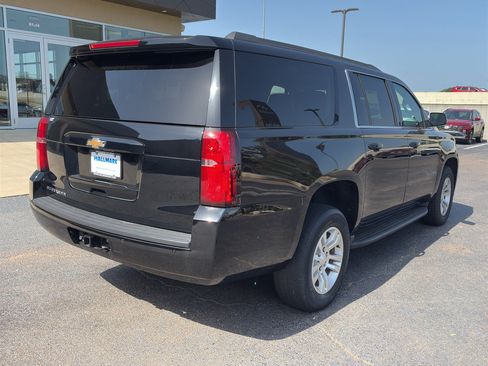 Used 2020 Chevrolet Suburban LT RWD image 5