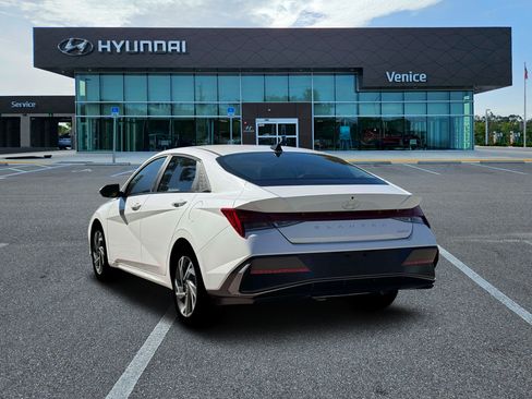 New 2026 Hyundai Elantra Limited FWD image 24