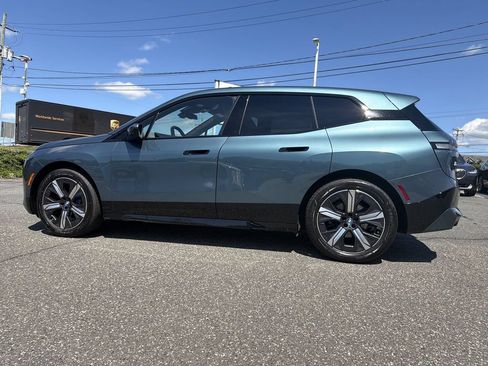 Used 2024 BMW iX xDrive50 w/ Premium Package AWD/4WD image 11
