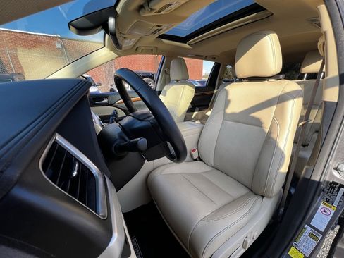 Used 2018 Toyota Highlander Limited image 10