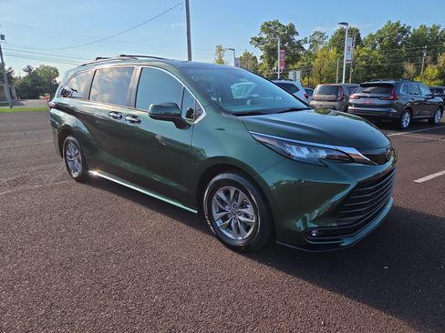 Certified 2026 Toyota Sienna XLE AWD/4WD image 1