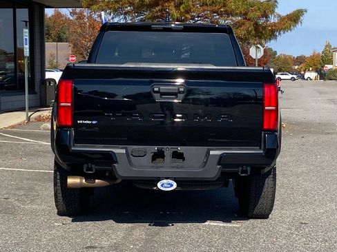 Used 2024 Toyota Tacoma TRD Off-Road image 5