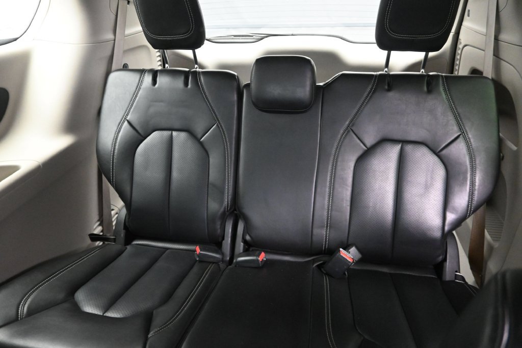 Used 2023 Chrysler Pacifica Touring-L FWD image 27
