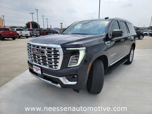 Used 2025 GMC Yukon Denali AWD/4WD image 12