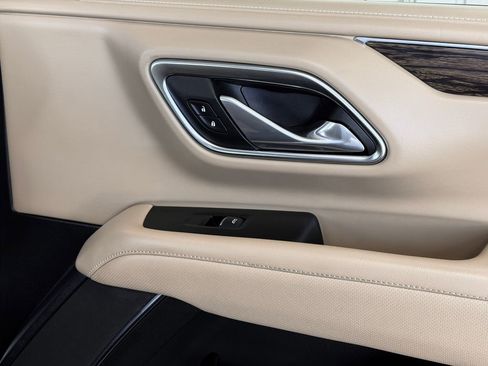 Used 2024 Chevrolet Suburban Premier image 25