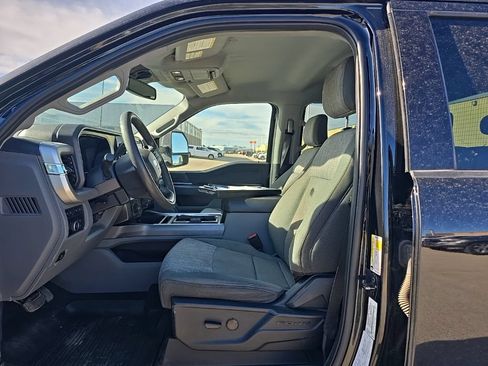 Used 2023 Ford F250 XLT w/ XLT Premium Package AWD/4WD image 13
