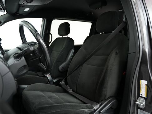 Used 2015 Dodge Grand Caravan SE image 38