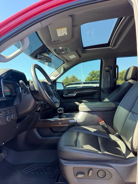 Used 2024 Chevrolet Silverado 1500 LT Trail Boss w/ LT Trail Boss Premium Package AWD/4WD image 5