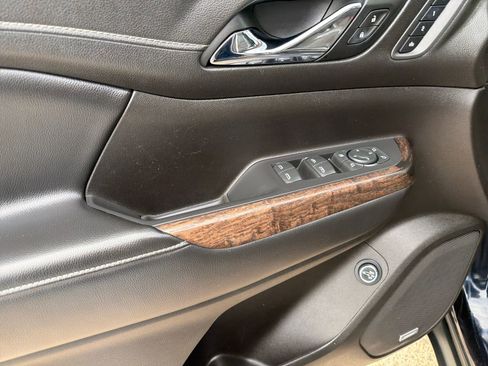 Used 2021 GMC Acadia Denali w/ Denali Ultimate Package image 17