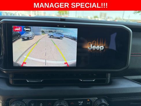 Used 2024 Jeep Wrangler Unlimited Rubicon AWD/4WD image 25