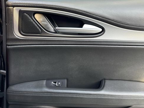 Used 2022 Alfa Romeo Stelvio Veloce image 35