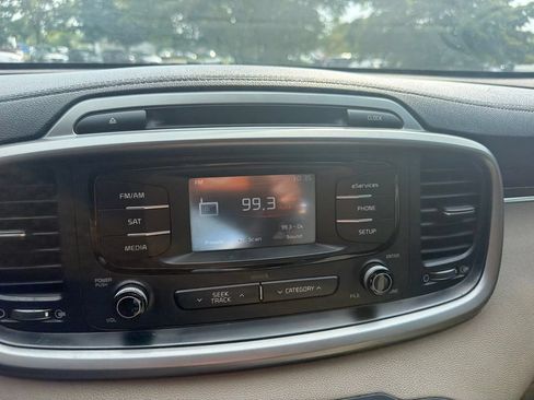 Used 2016 Kia Sorento LX AWD/4WD image 11