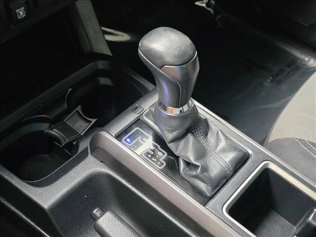 Used 2020 Toyota Tacoma TRD Off-Road w/ Technology Package AWD/4WD image 28