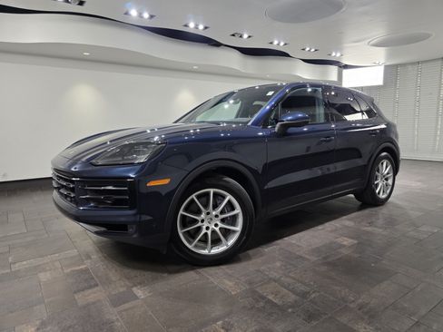 Used 2025 Porsche Cayenne AWD/4WD image 1