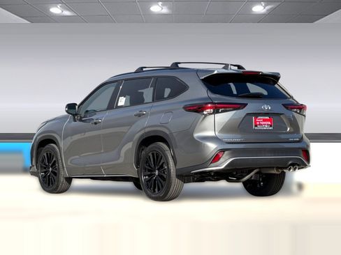 New 2026 Toyota Highlander XLE image 7