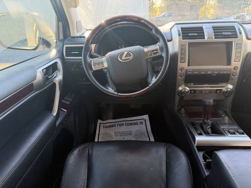 Used 2018 Lexus GX 460 Premium w/ Premium Package image 12