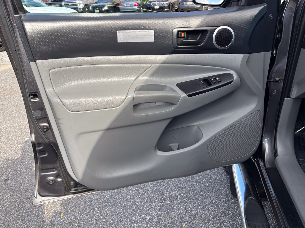 Used 2013 Toyota Tacoma 4x4 Access Cab V6 w/ TRD Off-Road Pkg image 18