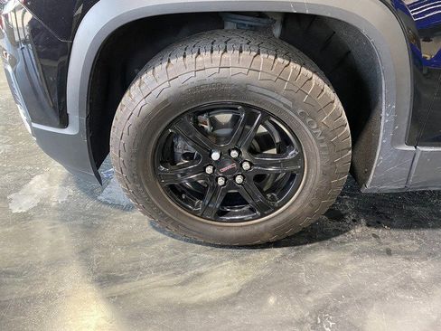 Used 2022 GMC Acadia AT4 w/ Technology Package image 9