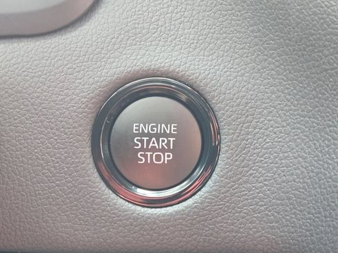 Used 2025 Toyota Tundra Limited AWD/4WD image 45