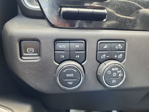 Certified 2023 Chevrolet Silverado 1500 High Country w/ Technology Package AWD/4WD image 23