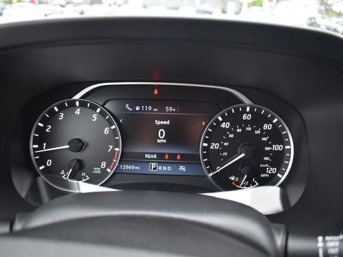 Used 2025 Nissan Frontier SV image 29