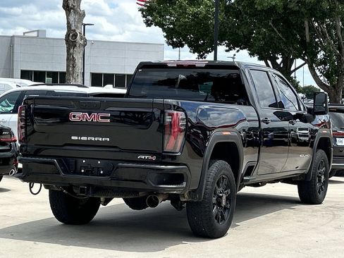Used 2025 GMC Sierra 2500 AT4 AWD/4WD image 4