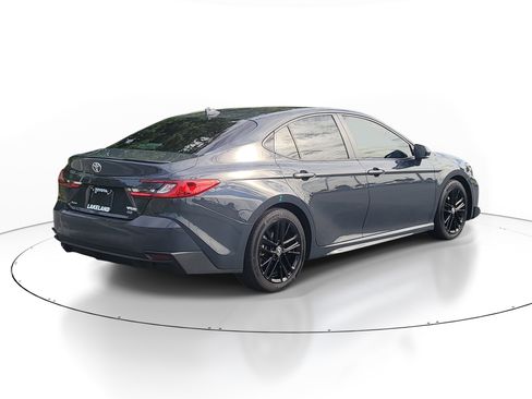 Used 2025 Toyota Camry SE FWD image 7