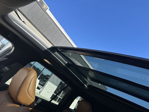 Used 2023 Toyota Highlander Platinum image 11