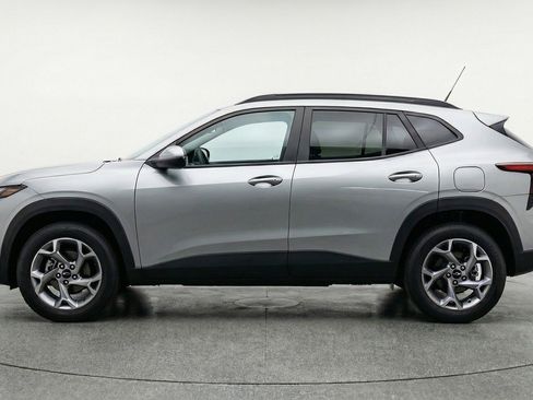 Used 2025 Chevrolet Trax LT w/ LT Convenience Package FWD image 5