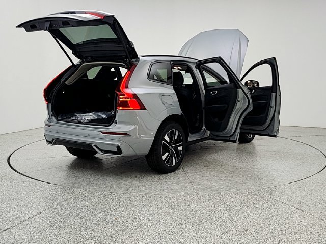 New 2027 Volvo XC60 B5 Core AWD/4WD image 11