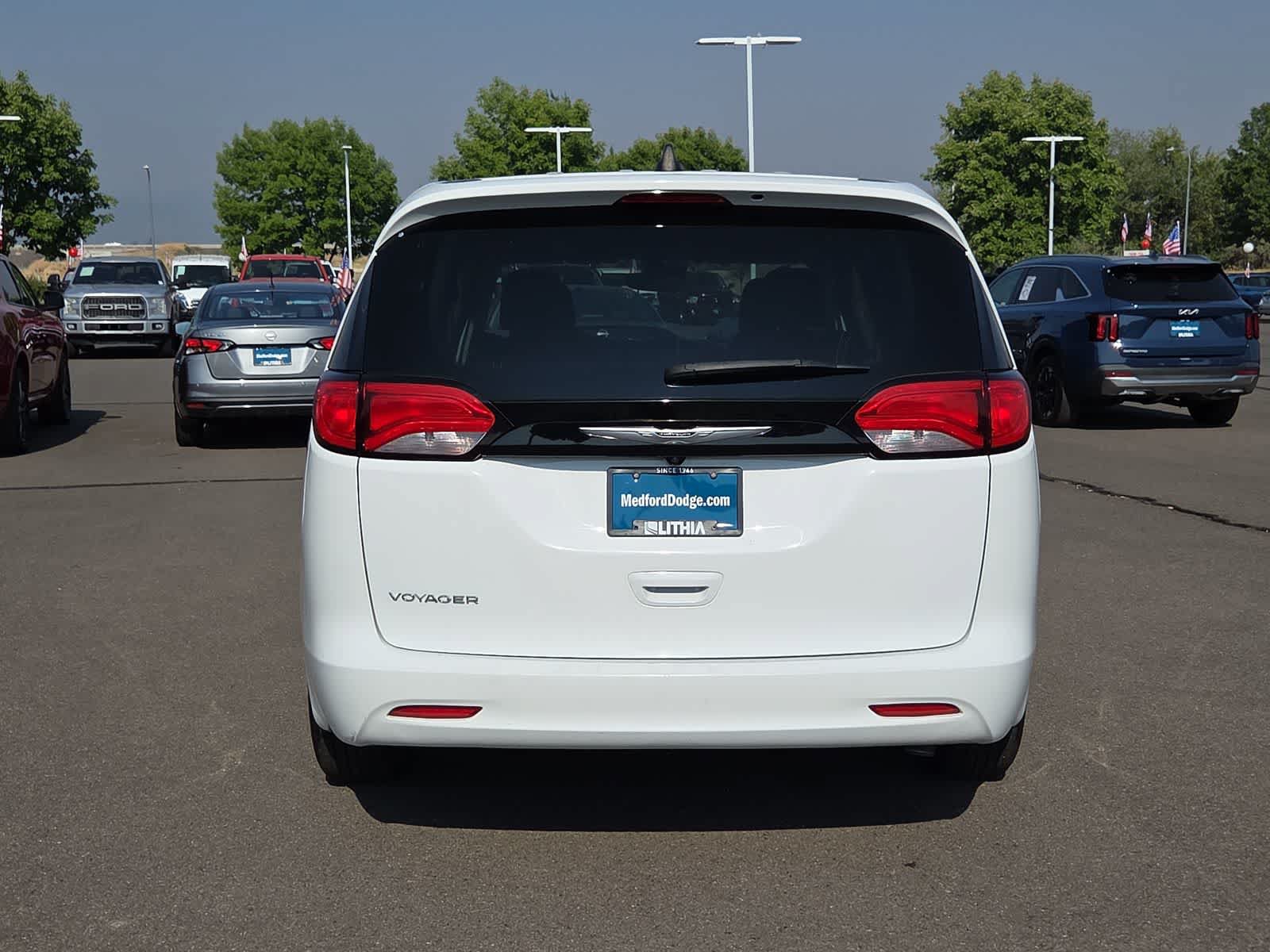 Used 2023 Chrysler Voyager LX FWD image 13