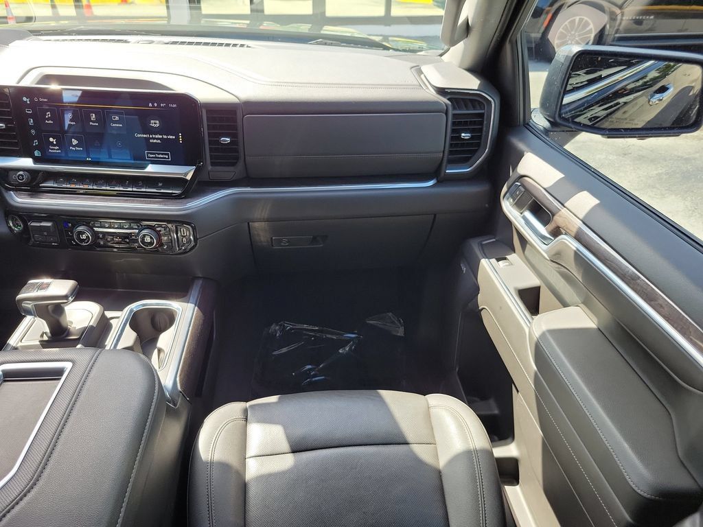 Used 2022 Chevrolet Silverado 1500 LTZ w/ Technology Package AWD/4WD image 18