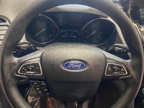Used 2018 Ford Escape SE image 22