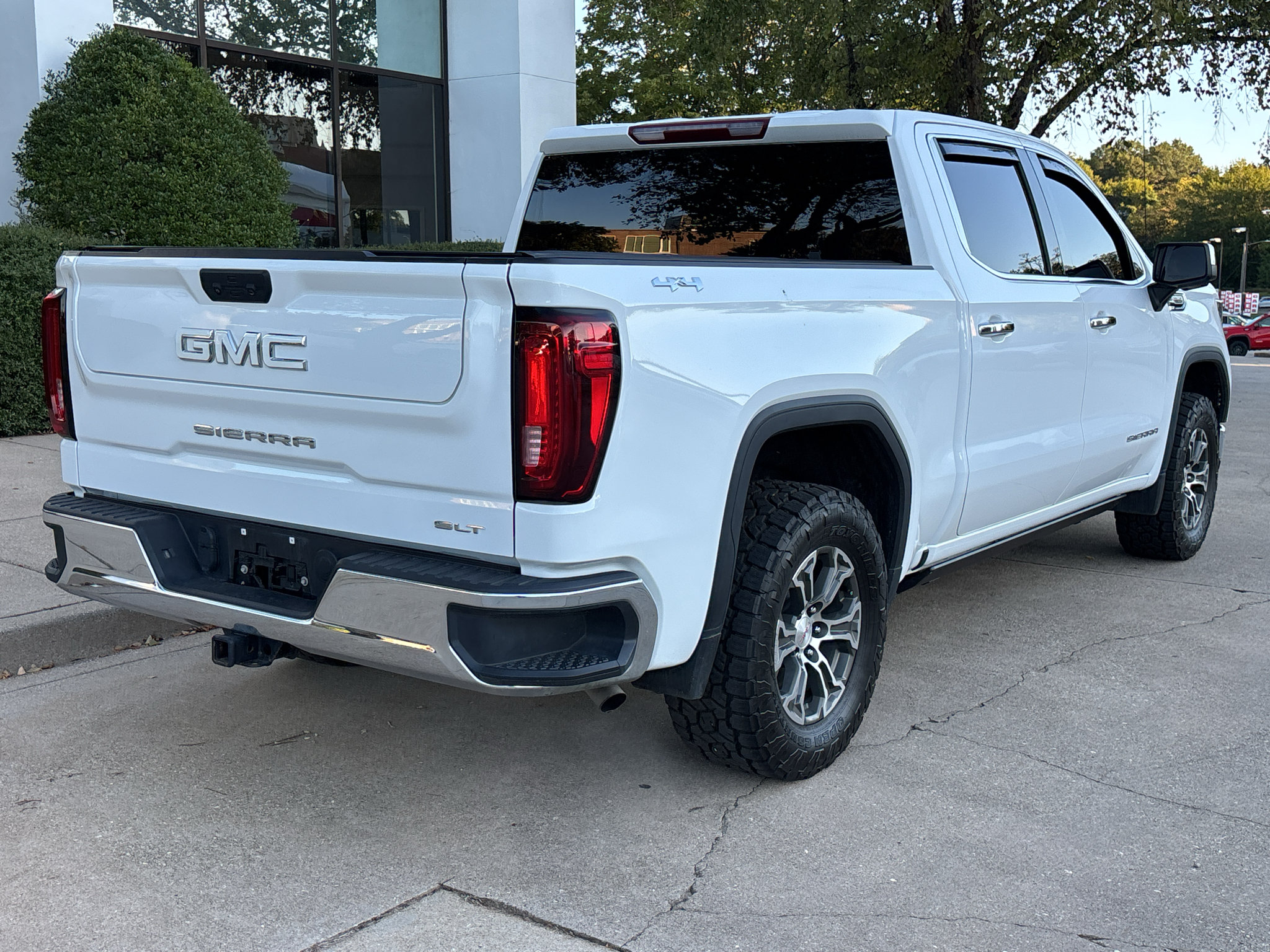 Used 2025 GMC Sierra 1500 SLT AWD/4WD image 8