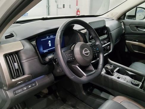 Used 2024 Nissan Pathfinder Platinum image 45