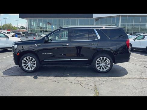 Used 2024 GMC Yukon Denali AWD/4WD image 5