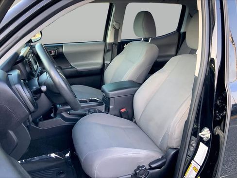 Used 2017 Toyota Tacoma SR RWD image 8