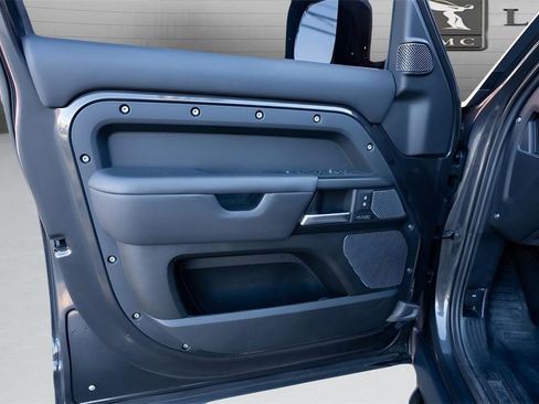 Used 2023 Land Rover Defender 110 V8 image 17