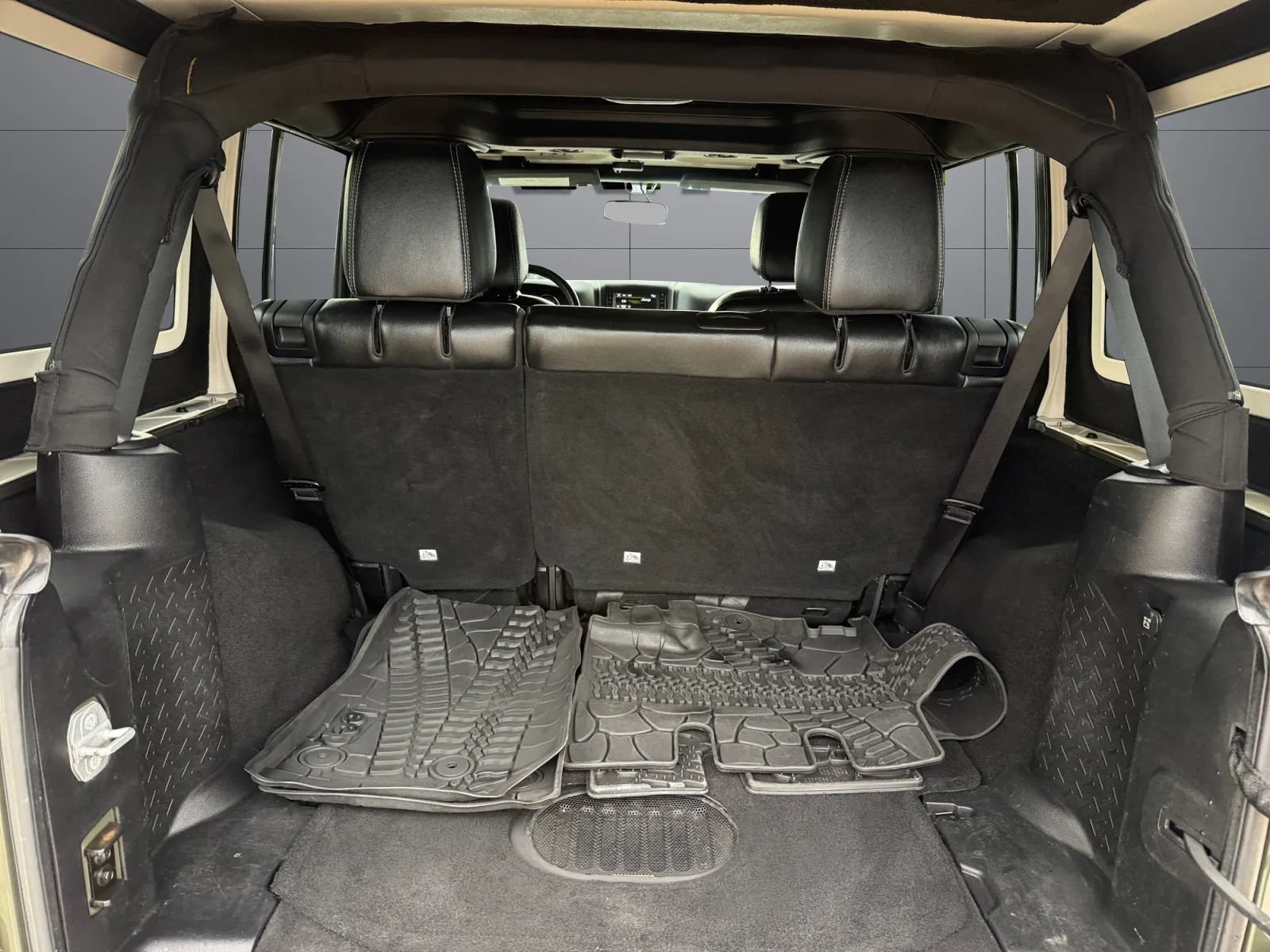 Used 2015 Jeep Wrangler Unlimited Rubicon AWD/4WD image 10