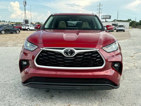 Used 2022 Toyota Highlander XLE FWD image 5