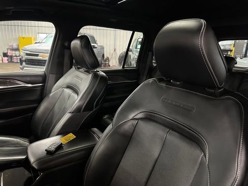 Used 2024 Jeep Grand Cherokee Overland image 3