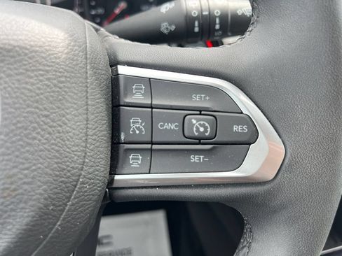 Used 2025 Jeep Compass Limited AWD/4WD image 18