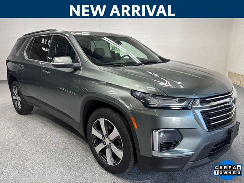 Used 2023 Chevrolet Traverse LT w/ LT Premium Package AWD/4WD image 1
